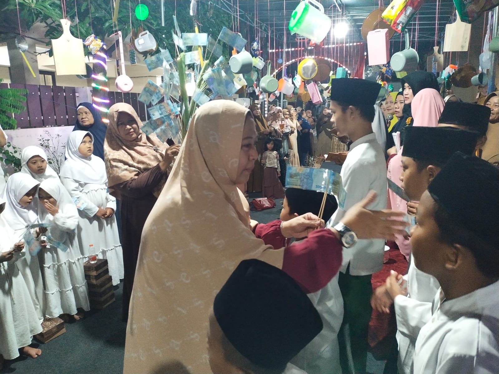 Acara santunan Pohon Rezeki Panti Asuhan Al-Amin